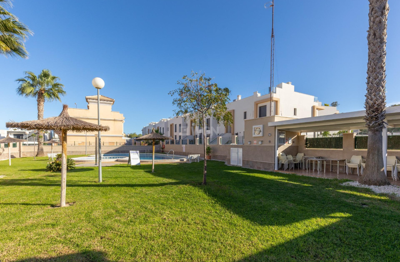 Odsprzedaż - Villa - Orihuela Costa - PAU 8