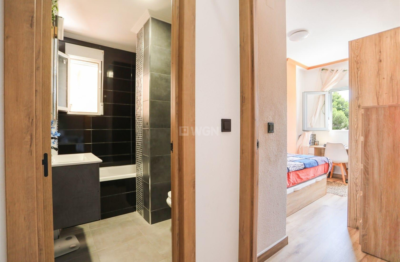 Odsprzedaż - Mieszkanie w bloku - Orihuela Costa - Playa Flamenca