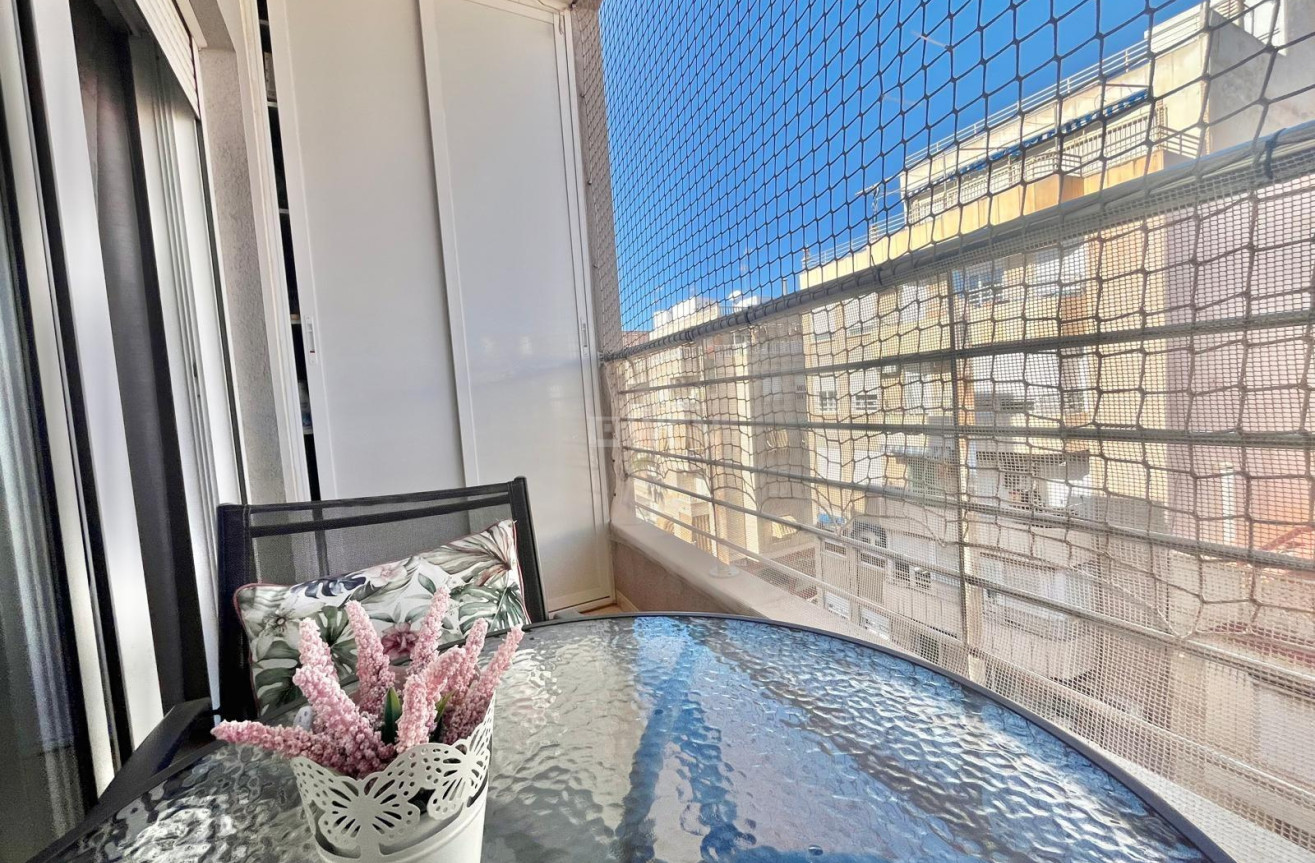 Odsprzedaż - Mieszkanie w bloku - Torrevieja - Centro