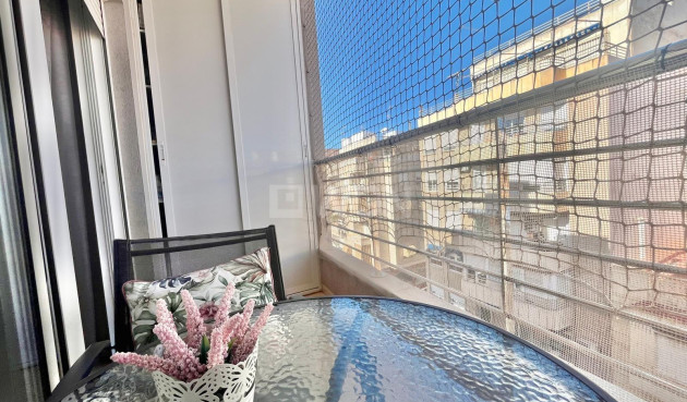 Odsprzedaż - Mieszkanie w bloku - Torrevieja - Centro