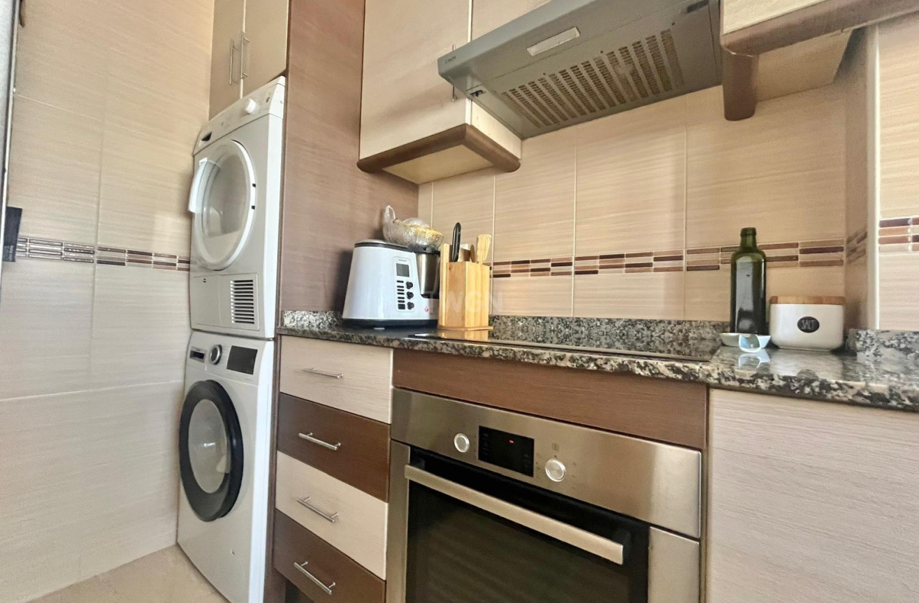 Odsprzedaż - Mieszkanie w bloku - Torrevieja - Centro