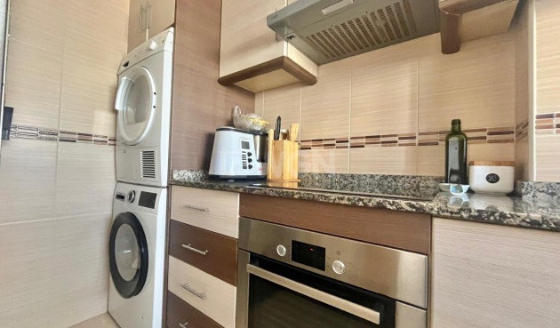 Odsprzedaż - Mieszkanie w bloku - Torrevieja - Centro