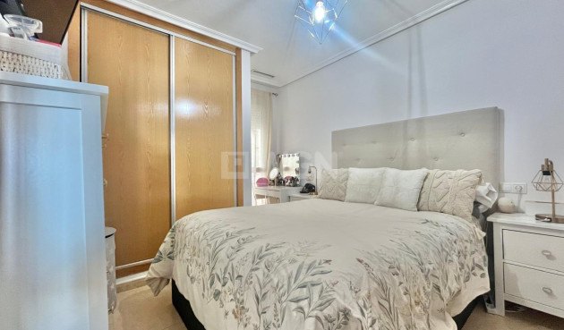 Odsprzedaż - Mieszkanie w bloku - Torrevieja - Centro