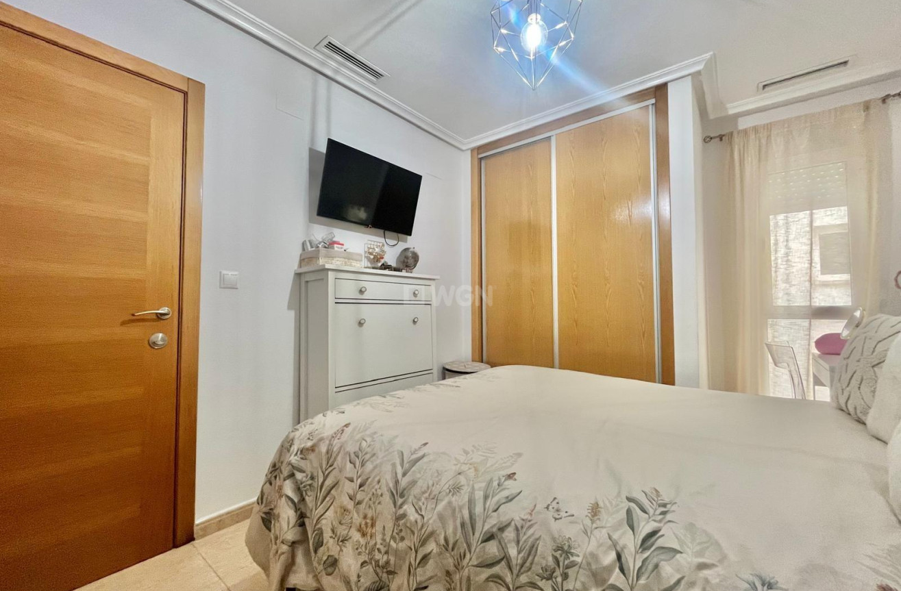 Odsprzedaż - Mieszkanie w bloku - Torrevieja - Centro