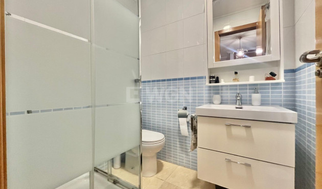 Odsprzedaż - Mieszkanie w bloku - Torrevieja - Centro