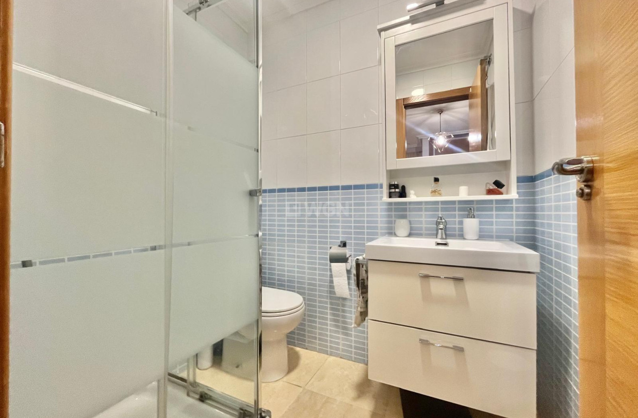 Odsprzedaż - Mieszkanie w bloku - Torrevieja - Centro