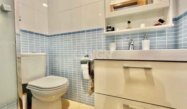 Odsprzedaż - Mieszkanie w bloku - Torrevieja - Centro