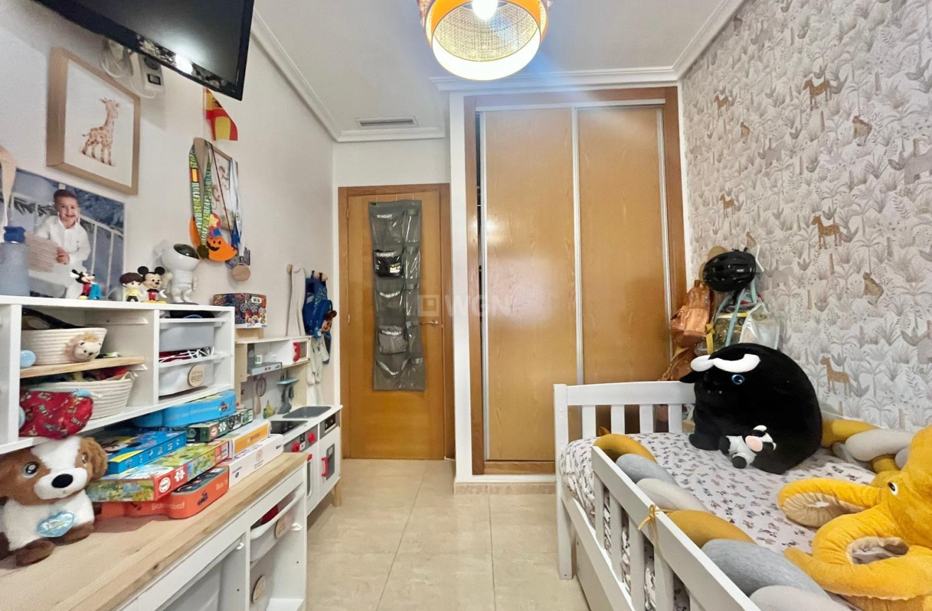 Odsprzedaż - Mieszkanie w bloku - Torrevieja - Centro