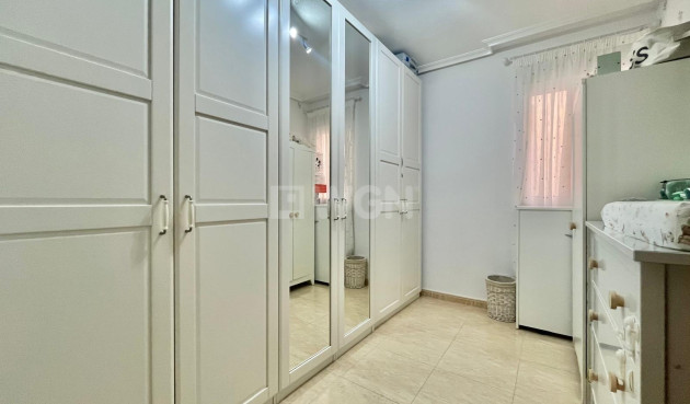 Odsprzedaż - Mieszkanie w bloku - Torrevieja - Centro