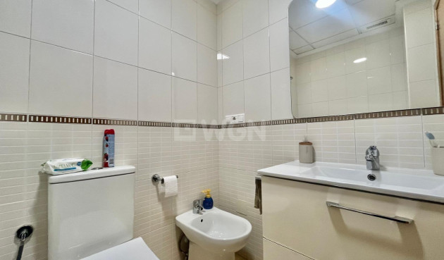 Odsprzedaż - Mieszkanie w bloku - Torrevieja - Centro