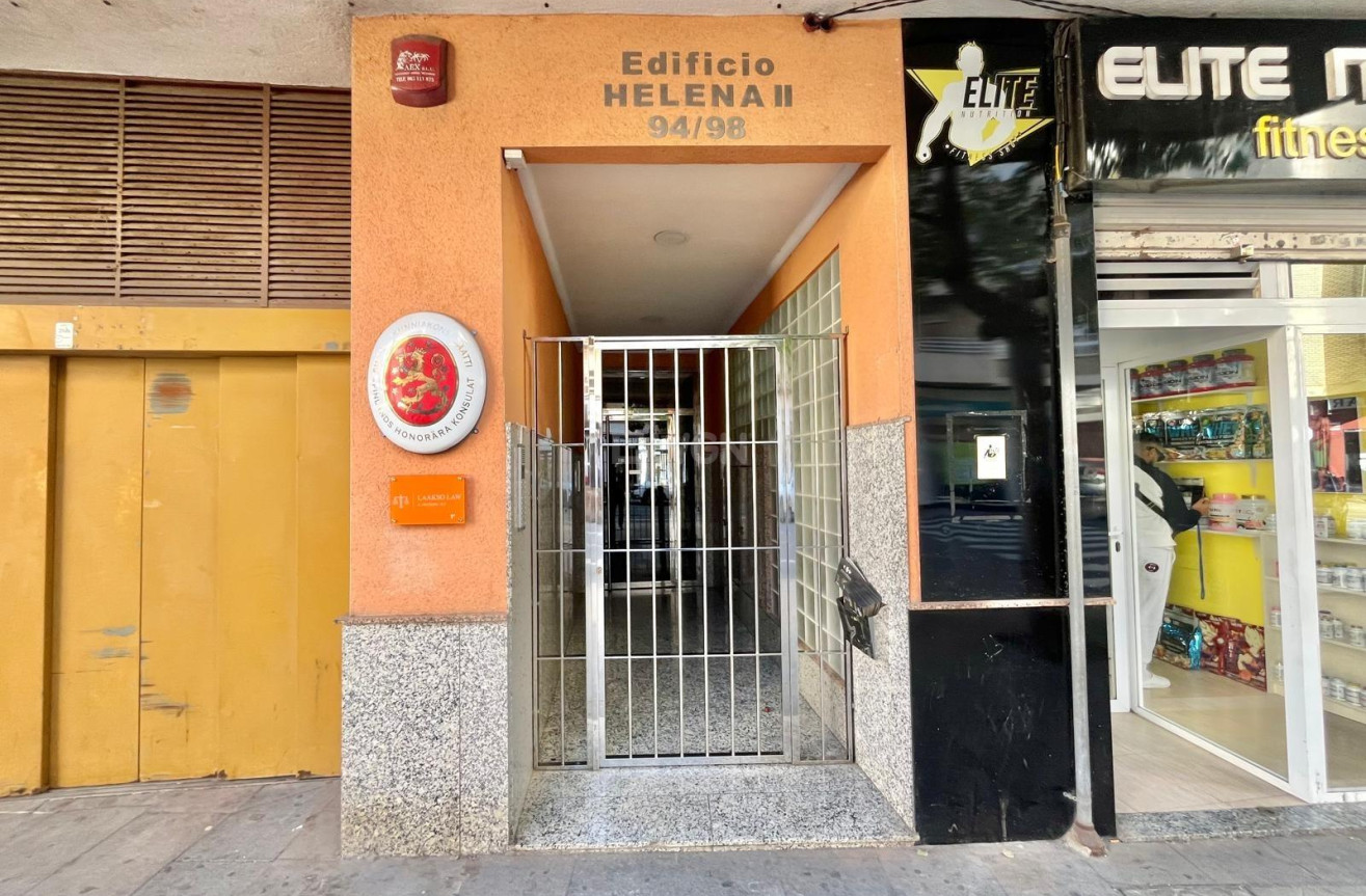 Odsprzedaż - Mieszkanie w bloku - Torrevieja - Centro