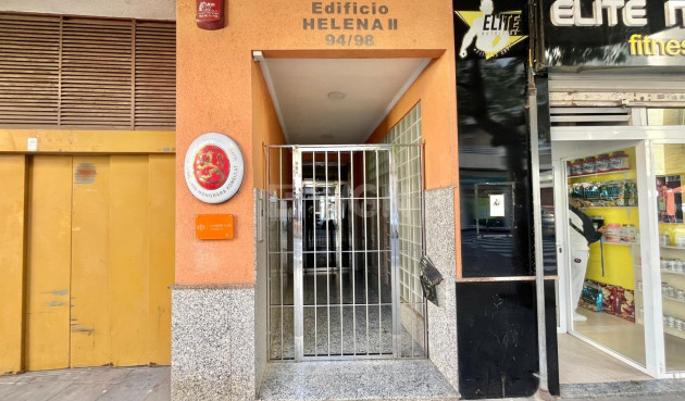 Odsprzedaż - Mieszkanie w bloku - Torrevieja - Centro