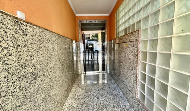 Odsprzedaż - Mieszkanie w bloku - Torrevieja - Centro