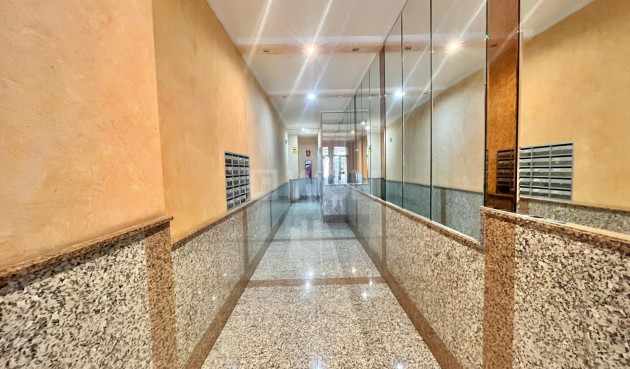 Odsprzedaż - Mieszkanie w bloku - Torrevieja - Centro