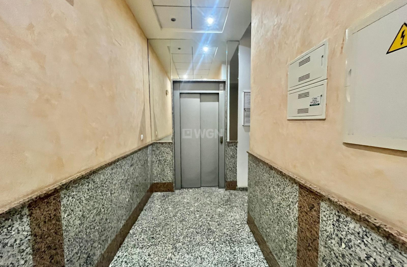 Odsprzedaż - Mieszkanie w bloku - Torrevieja - Centro