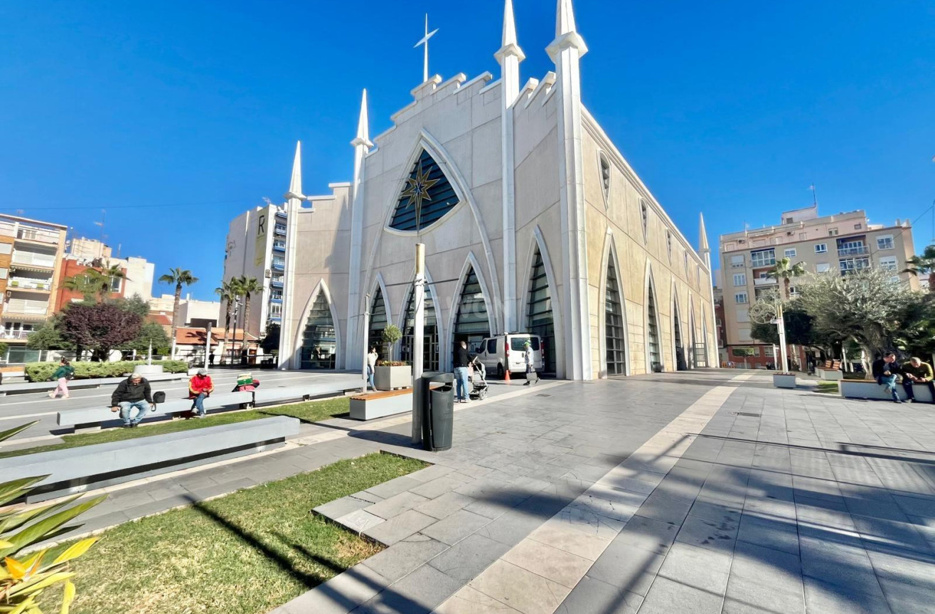 Odsprzedaż - Mieszkanie w bloku - Torrevieja - Centro