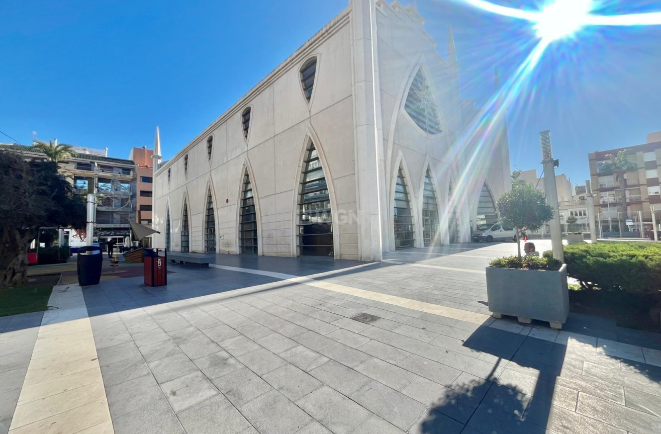 Odsprzedaż - Mieszkanie w bloku - Torrevieja - Centro