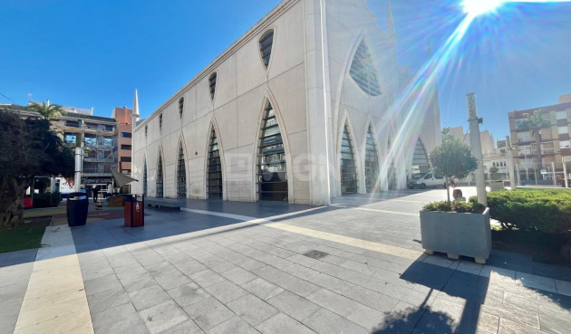 Odsprzedaż - Mieszkanie w bloku - Torrevieja - Centro