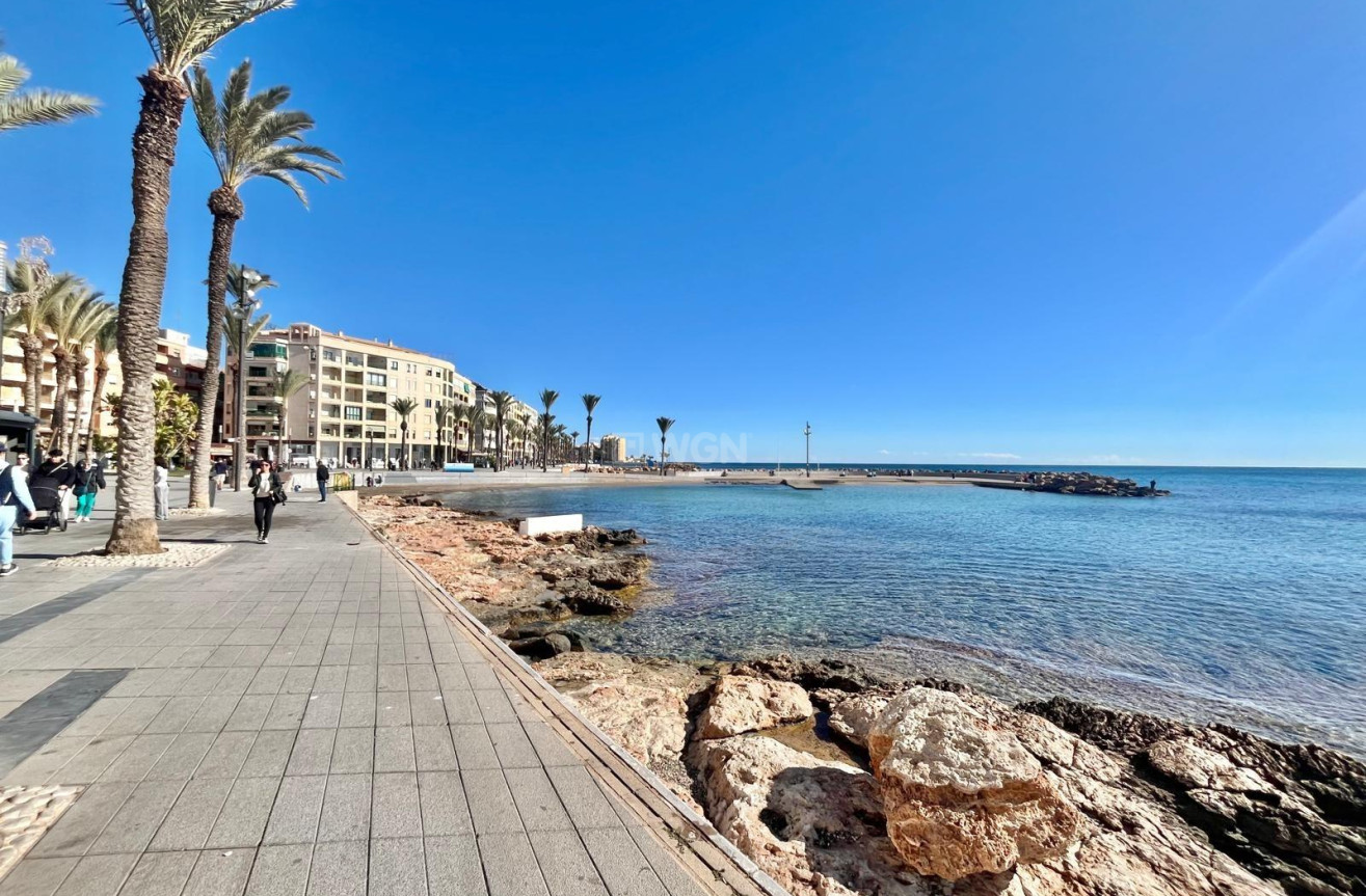 Odsprzedaż - Mieszkanie w bloku - Torrevieja - Centro