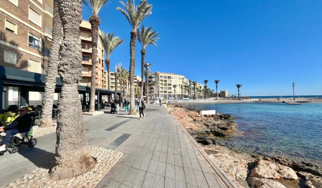 Odsprzedaż - Mieszkanie w bloku - Torrevieja - Centro
