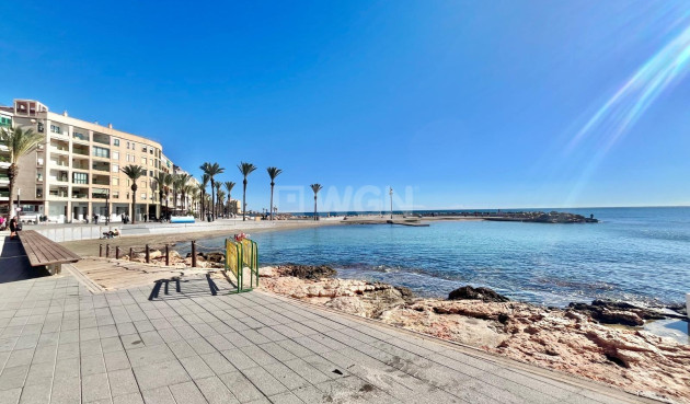 Odsprzedaż - Mieszkanie w bloku - Torrevieja - Centro