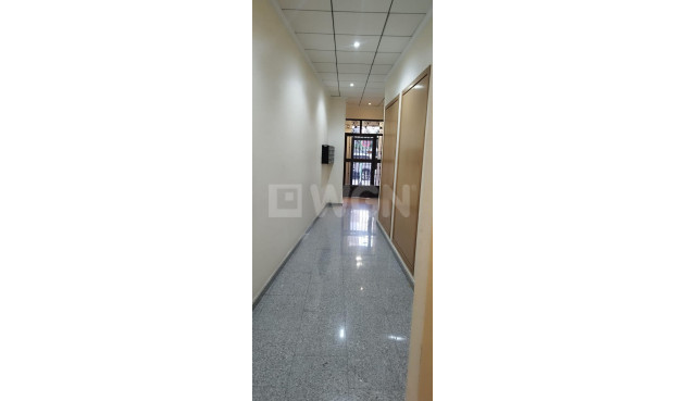 Odsprzedaż - Mieszkanie w bloku - Torrevieja