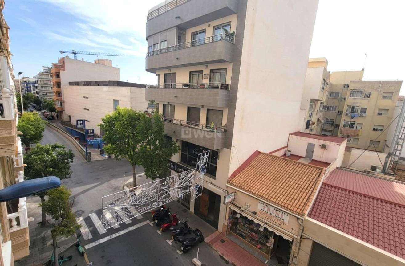 Odsprzedaż - Mieszkanie w bloku - Torrevieja - Playa del Cura