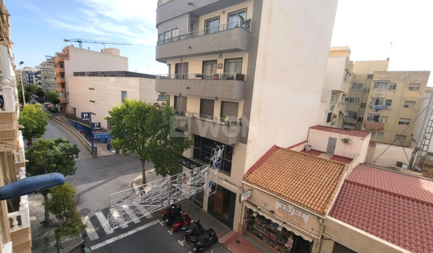 Odsprzedaż - Mieszkanie w bloku - Torrevieja - Playa del Cura