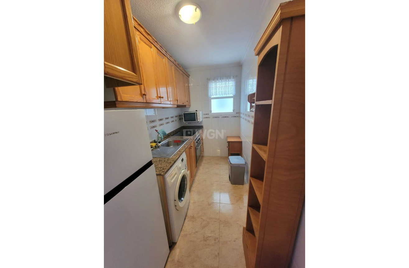 Odsprzedaż - Mieszkanie w bloku - Torrevieja - Playa del Cura