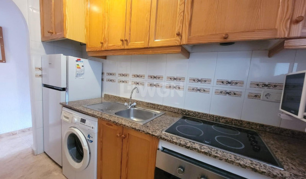 Odsprzedaż - Mieszkanie w bloku - Torrevieja - Playa del Cura