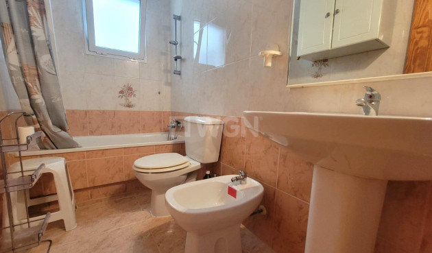 Odsprzedaż - Mieszkanie w bloku - Torrevieja - Playa del Cura