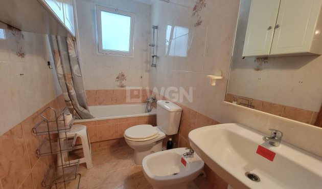 Odsprzedaż - Mieszkanie w bloku - Torrevieja - Playa del Cura