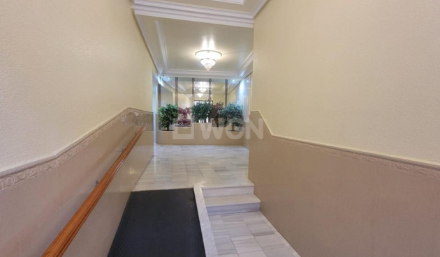 Odsprzedaż - Mieszkanie w bloku - Torrevieja - Playa del Cura