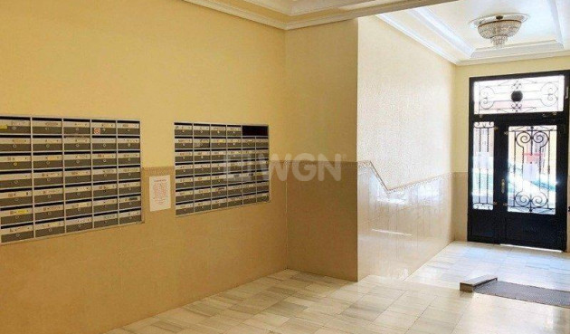 Odsprzedaż - Mieszkanie w bloku - Torrevieja - Playa del Cura