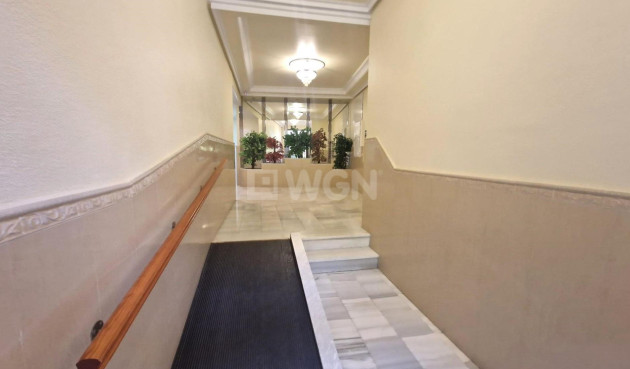 Odsprzedaż - Mieszkanie w bloku - Torrevieja - Playa del Cura