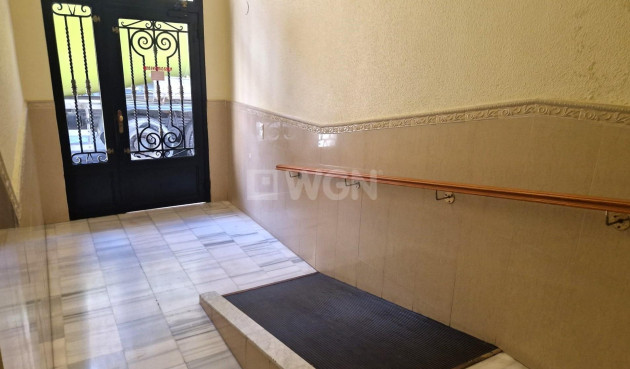 Odsprzedaż - Mieszkanie w bloku - Torrevieja - Playa del Cura