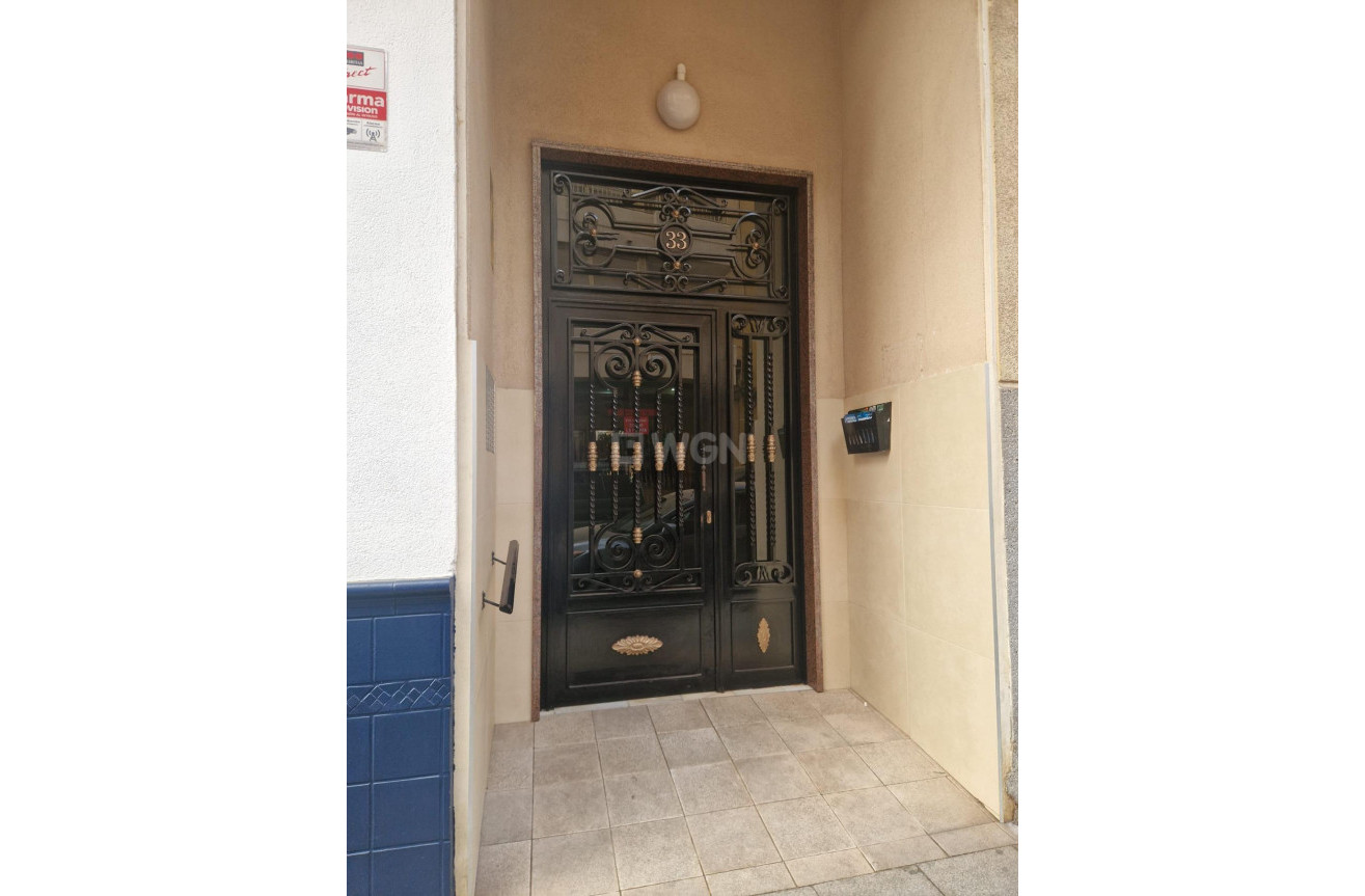 Odsprzedaż - Mieszkanie w bloku - Torrevieja - Playa del Cura