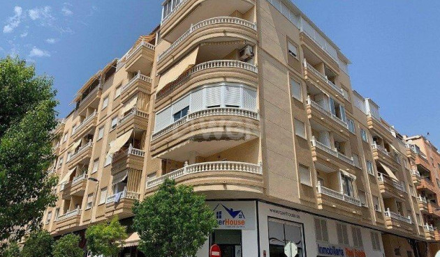 Odsprzedaż - Mieszkanie w bloku - Torrevieja - Playa del Cura