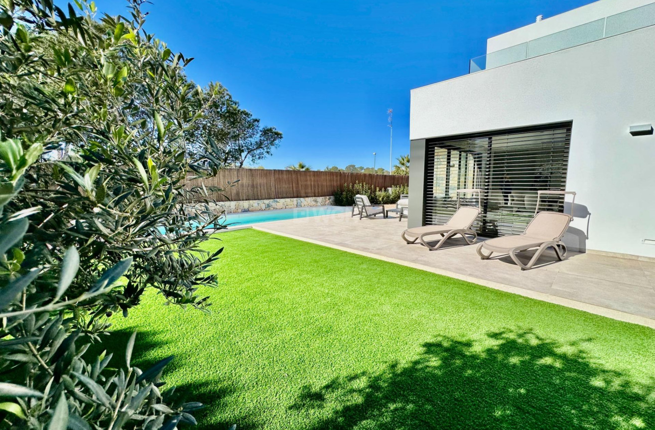 Odsprzedaż - Villa - Orihuela - Las Colinas Golf