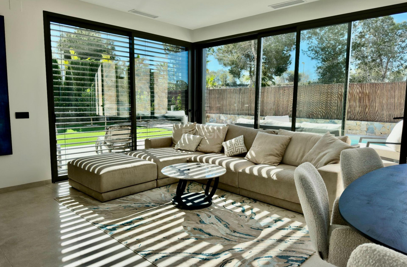 Odsprzedaż - Villa - Orihuela - Las Colinas Golf