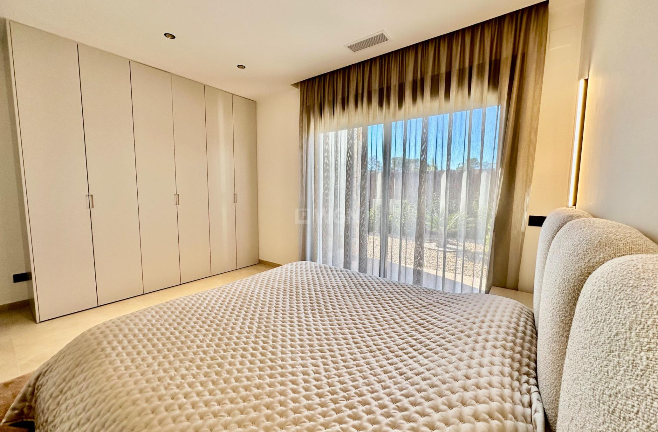 Odsprzedaż - Villa - Orihuela - Las Colinas Golf