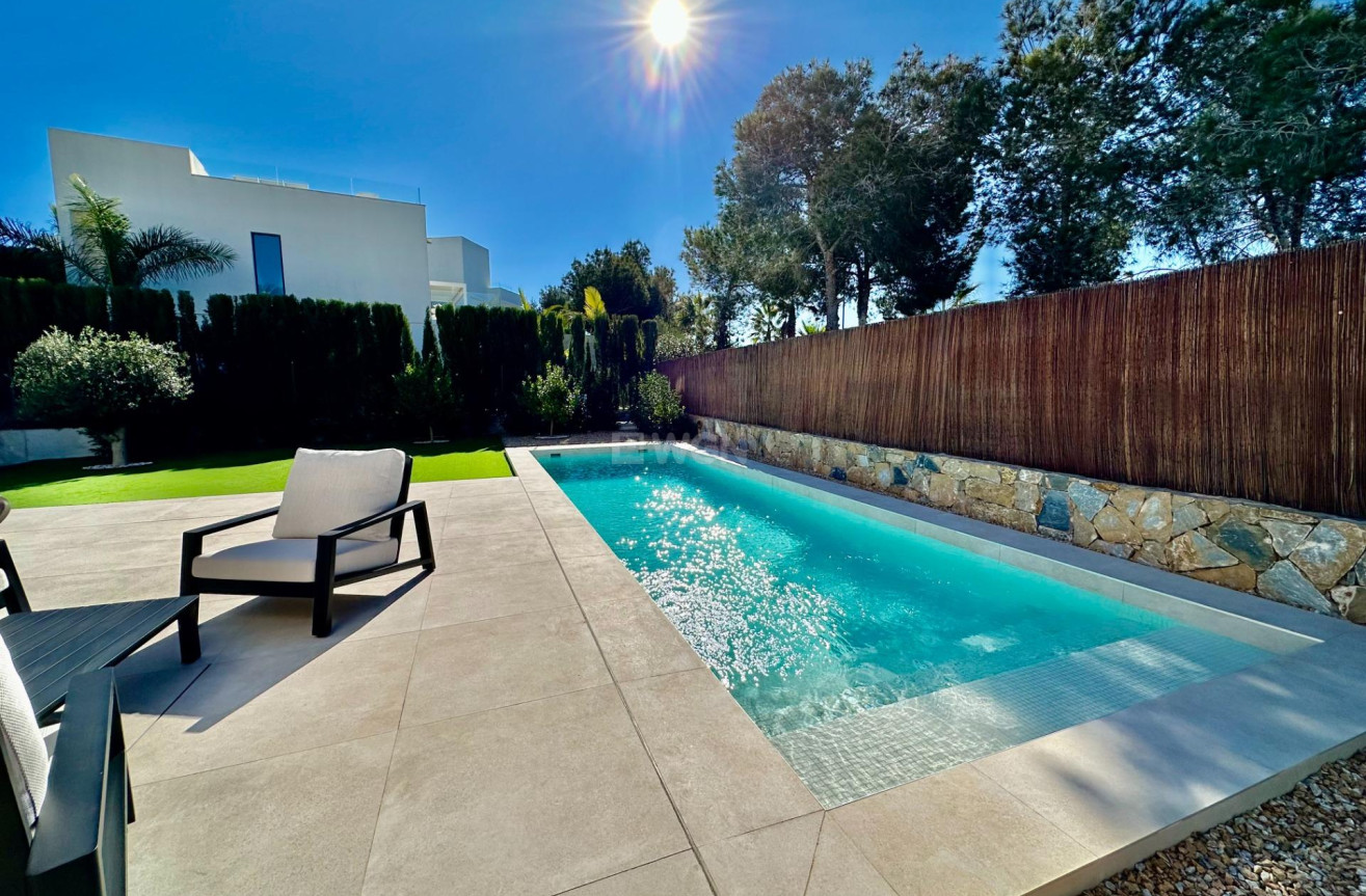 Odsprzedaż - Villa - Orihuela - Las Colinas Golf