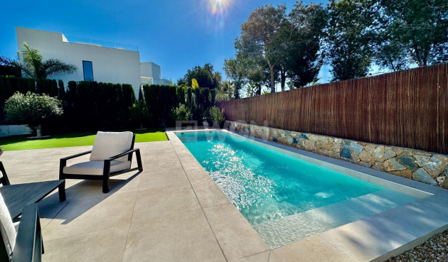 Odsprzedaż - Villa - Orihuela - Las Colinas Golf