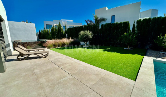 Odsprzedaż - Villa - Orihuela - Las Colinas Golf