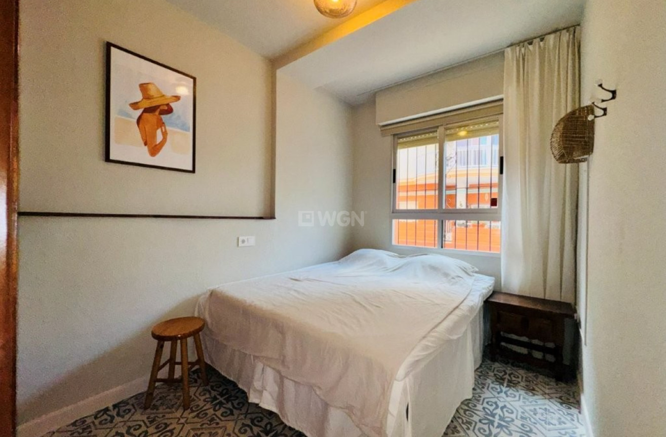 Odsprzedaż - Mieszkanie w bloku - La Mata - Costa Blanca