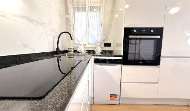 Odsprzedaż - Mieszkanie w bloku - Torrevieja - Costa Blanca