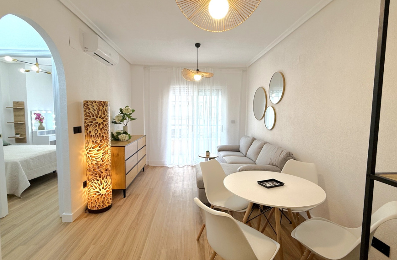 Odsprzedaż - Mieszkanie w bloku - Torrevieja - Costa Blanca