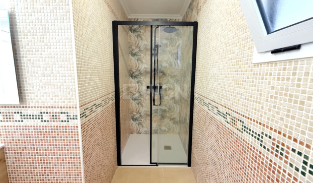 Odsprzedaż - Mieszkanie w bloku - Torrevieja - Costa Blanca