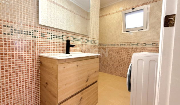 Odsprzedaż - Mieszkanie w bloku - Torrevieja - Costa Blanca