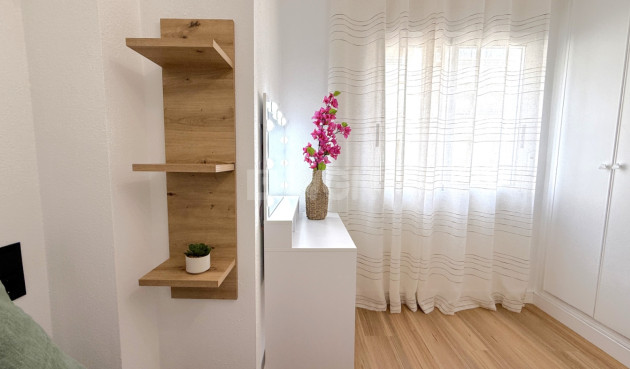 Odsprzedaż - Mieszkanie w bloku - Torrevieja - Costa Blanca